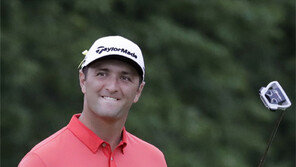 2벌타 먹고도… 그린 정복한 ‘26세 람보’