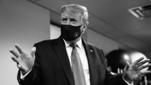 트럼프, 美코로나 급증세에 태세 전환…“마스크 착용이 애국”