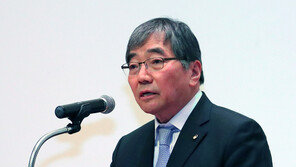 윤석헌 “은행들, 급격한 점포수 감축 바람직하지 않아”