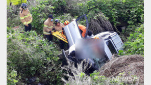 전남 신안 농수로에 SUV 차량 추락…50대 남녀 3명 숨져