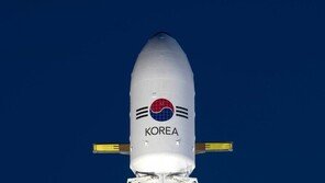 “전파교란도 뚫는다”…한국, 세계 10번째 군사위성 ‘아나시스 2호’ 발사 성공