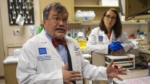 “1호 백신이 최고는 아냐…내년 중반까지 지켜봐야”