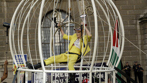 “어산지는 CIA의 희생자” 비비안 웨스트우드, 석방 촉구