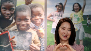 1억 기부자 클럽 가입한 배우 윤유선 “사회가 울타리 역할 해줘야”