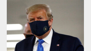 “마스크 쓰는 게 애국” 태도 확 바꾼 트럼프