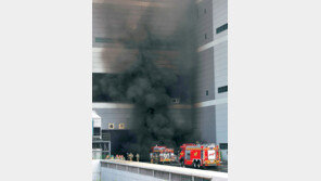 이천 참사 석달만에… 용인 물류센터 화재 13명 사상