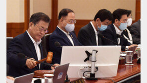 靑 비서실-안보실 동시 중폭이상 교체… 민심이반 속 쇄신카드