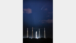 韓 군사위성 쏘아올린 일론 머스크…“600만 달러짜리 양쪽 페어링 첫 회수”