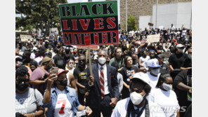 미국인 56% “美는 인종차별사회”…플로이드 사태에 인식 ↑