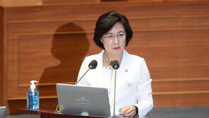 추미애 “박원순 피해자는 안타까우면서 내 아들 신상 거론하나”