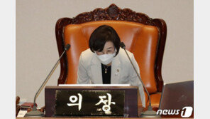 “여기까지 오는데 73년 걸렸다”…의장석 오른 헌정사상 첫 女부의장