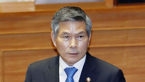 정경두 “코로나 탓 한미연합훈련 여건 나빠…미국과 공조”