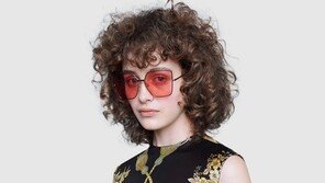 촌스럽다고? 뉴트로 타고 다시 왔다…올 여름 필수템 ‘틴트 선글라스’