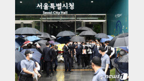 ‘집단 트라우마’에 빠진 서울시 공무원들 “다중인격 장애 겪어”