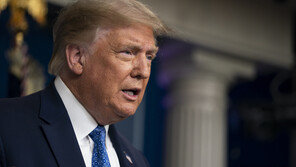 美 확진 400만명 넘어서자…트럼프 “내달 전당대회 전격 취소”