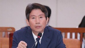 ‘사상전향’ 묻자 발끈한 이인영 “태의원, 남쪽 민주주의 이해 떨어져”