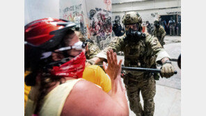 트럼프 “연방요원 배치 확대해 범죄소탕”… 野성향 도시 견제 논란