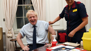 英, 50세 이상 독감백신 무료…“코로나19와 동시유행 대비”