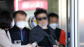 ‘경비원 폭행 입주민’ 법정서 변호인 “사임”…재판 연기