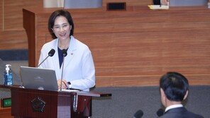 유은혜 “코로나19 사태 지속, 2학기 전면 등교는 어려워”