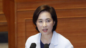 유은혜 “12월3일 수능 고3 위한 난이도 조정 어려워”