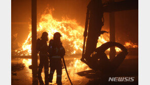 [속보]강릉 대형창고에서 큰불 2시간째 진화중