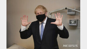 영국 총리, 코로나19 대응 허점 인정…“초반 이해 부족”