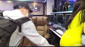 “방금 뭐지?” 800명 보는 BJ생방송에 몰카범이 ‘딱’ (영상)