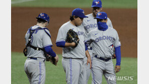 류현진 토론토 첫 승 막은 日 쓰쓰고의 결정적 한 방