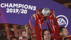 리버풀 ‘캡틴’ 헨더슨, 잉글랜드축구기자협회 올해의 선수상