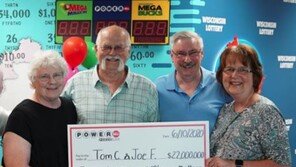 “로또 되면 반 줄게” 28년 약속지킨 친구…260억 ‘반반’