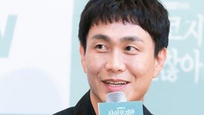 [연예뉴스 HOT①] 오정세, 지적장애인 팬과 놀이공원 팬미팅