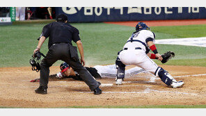 연인사이도 띄엄띄엄… 개막 82일만의 ‘직관’