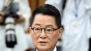 ‘청문회’ 박지원 “성폭행 혐의 탈북민 월북, 정부 잘못”