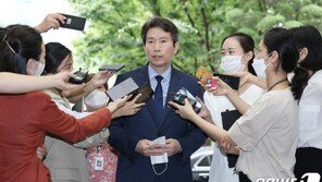 이인영, 취임식 없이 업무개시…“대담한 변화로 남북의 시간 만들 것”