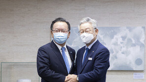 김부겸 “국민에 희망 씨앗 키워줘 감사”…이재명 “큰 꿈 꾸셨으면”