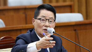 ‘전두환 환영위원장’ 맡았던 박지원 “잘못 반성하며 살아”