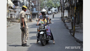 인도, 하루 코로나19 신규 확진자 5만명 육박