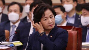 추미애, 아들 의혹 野 질문에 “소설을 쓰시네”…난장판된 법사위