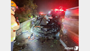 빗길 고속도로 달리던 SUV 가드레일 충돌…3명 사망·1명 부상