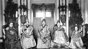 佛대통령에 선물받은 고종 도자기가 왜 日레스토랑에?