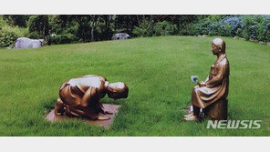 ‘아베 사죄상’ 장본인 “새로운 일본 거듭나길 바라는 마음에 제작”