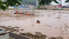 장마 전선은 ‘오르락내리락’…기상청 예보도 덩달아 ‘오락가락’