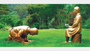 ‘아베 사죄상’ 논란… 日 “한일관계에 결정적 영향”