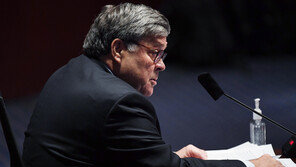 “법무장관이 법을 무시”…청문회서 진땀 뺀 ‘트럼프 꼭두각시’