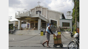 WHO “코로나19, 모든 계절 좋아해…‘뉴노멀’로 받아들여야”