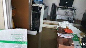 “3주도 안돼 벌써 세번째 침수…변기 물 차오르고 하수구 역류”