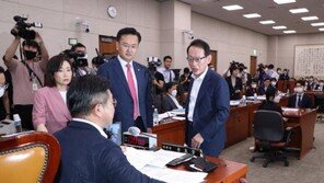  ‘2+2년 5%’ 임대차 3법 상임위 모두 통과…野 “청와대 하명”