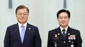文대통령, 경찰청장에 “경찰 역사상 가장 중요한 대전환기”