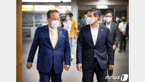 국방장관-군위군수 면담 ‘빈손’…TK신공항 이전 물건너 가나